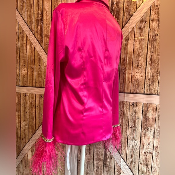 Elegant Pink Satin Women's Top with Feather Trim size S (I) - Picture 5 of 7